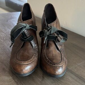 Born Dark Brown Leather Heels with velvet ribbon tie Sz 9